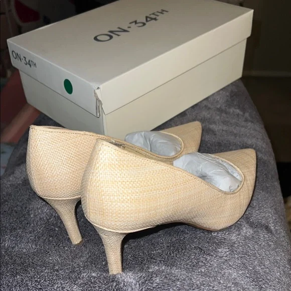 Macy's Tan Kitten Heel Pumps Sophisticated Office Wear - Picture 3 of 3